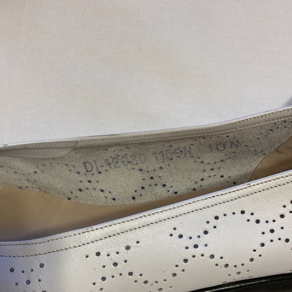 Salvatore Ferragamo white shoes. Made in Italy. - Picture 4 of 12